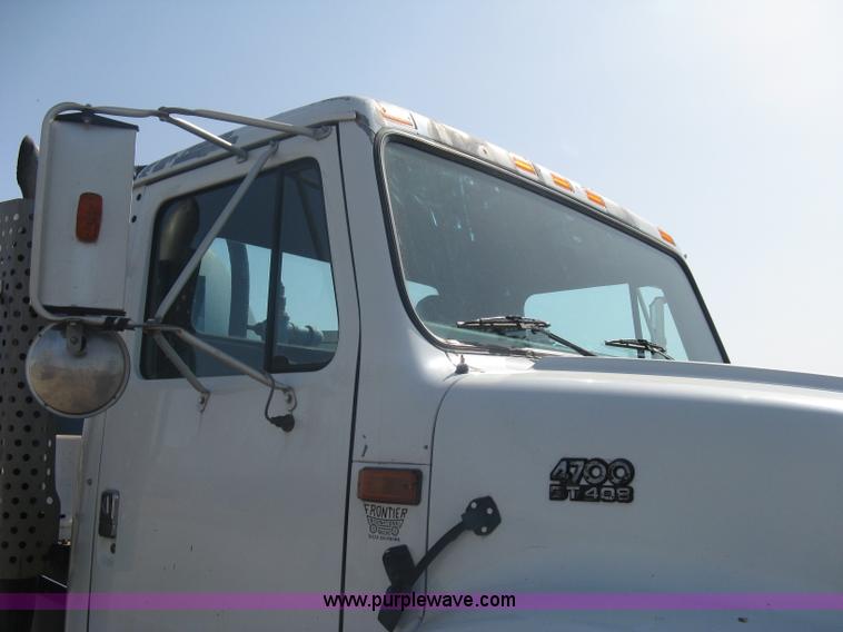 image for item A6075 1995 International 4700 vacuum truck