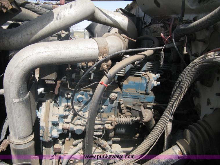 image for item A6075 1995 International 4700 vacuum truck
