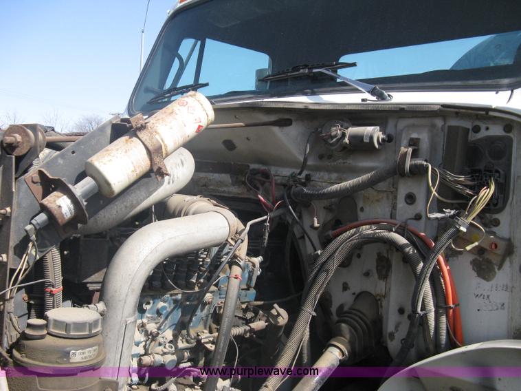 image for item A6075 1995 International 4700 vacuum truck