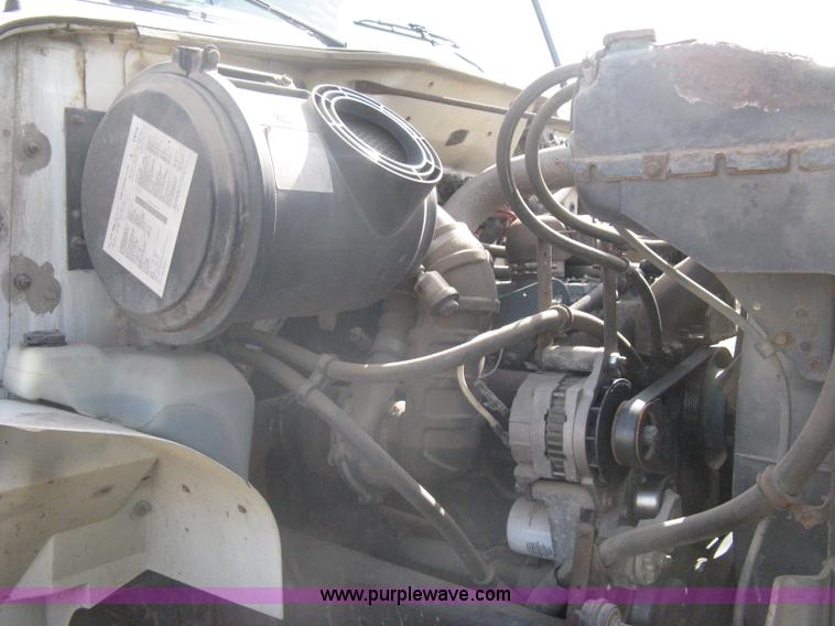 image for item A6075 1995 International 4700 vacuum truck