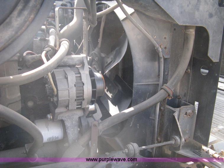 image for item A6075 1995 International 4700 vacuum truck