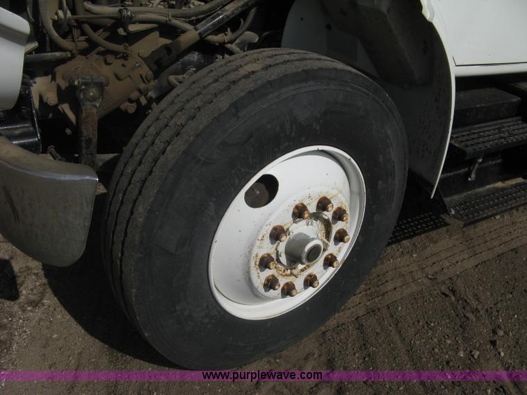 image for item A6075 1995 International 4700 vacuum truck