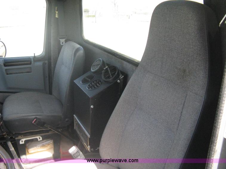 image for item A6075 1995 International 4700 vacuum truck