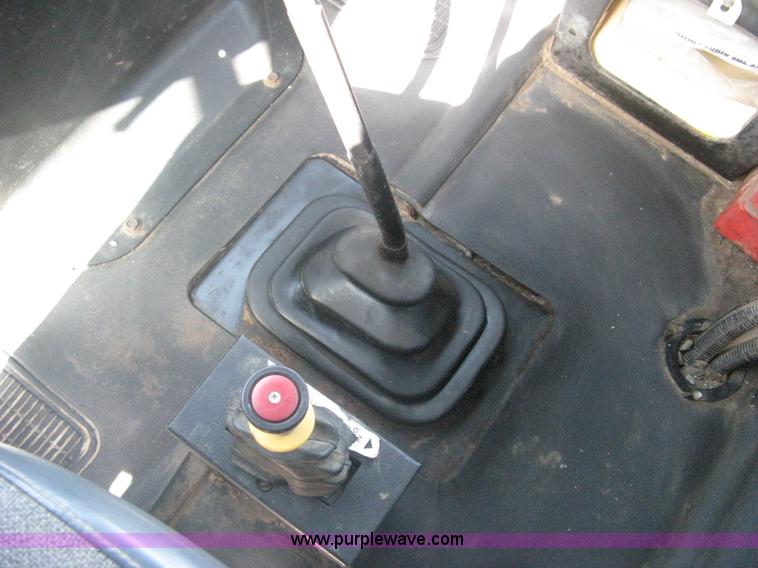 image for item A6075 1995 International 4700 vacuum truck