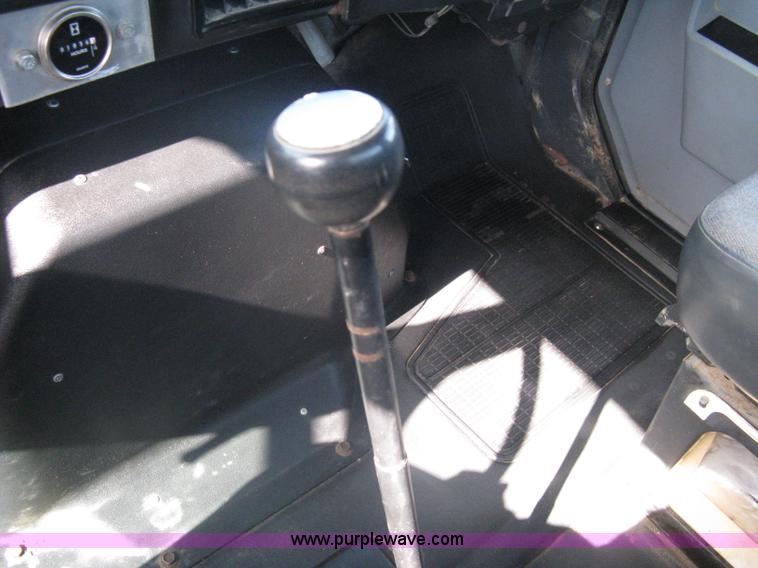 image for item A6075 1995 International 4700 vacuum truck