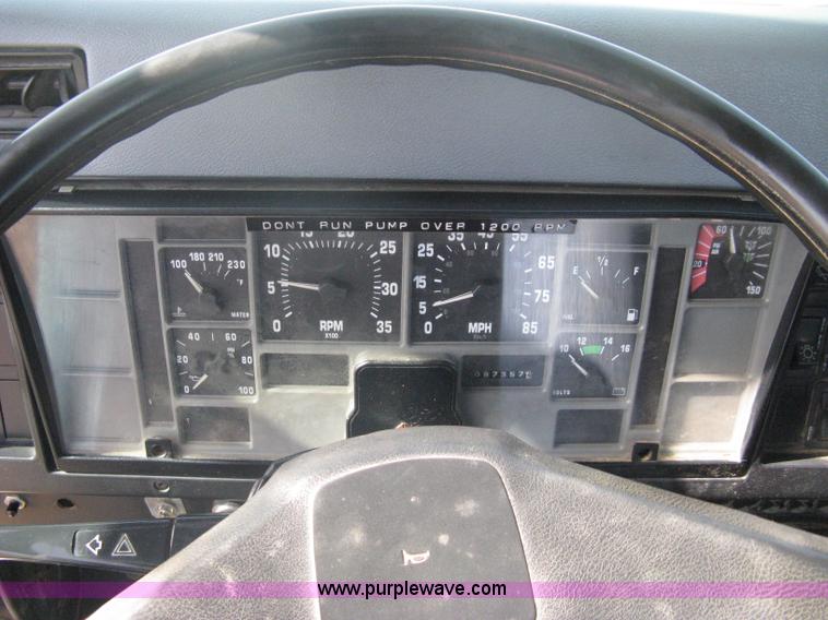 image for item A6075 1995 International 4700 vacuum truck