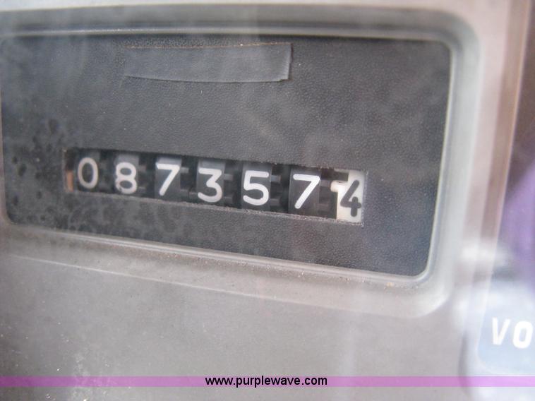 image for item A6075 1995 International 4700 vacuum truck