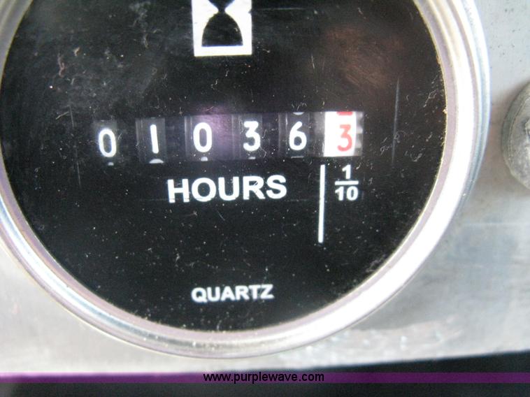 image for item A6075 1995 International 4700 vacuum truck