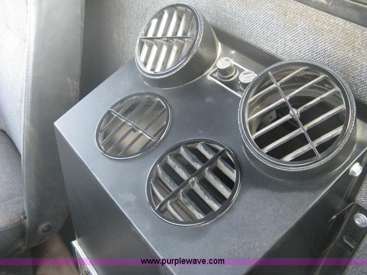 image for item A6075 1995 International 4700 vacuum truck