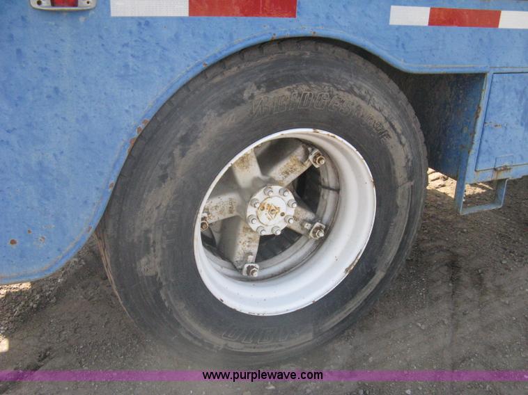 image for item A6075 1995 International 4700 vacuum truck