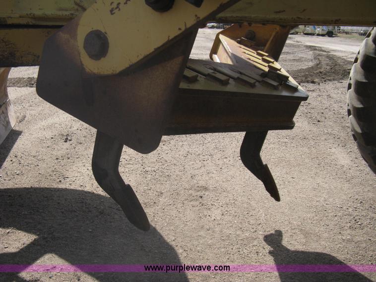 image for item A6078 1984 Caterpillar 140G motor grader