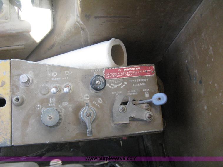 image for item A6078 1984 Caterpillar 140G motor grader