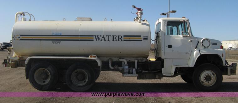 image for item A6080 1991 Ford LNT8000 water truck