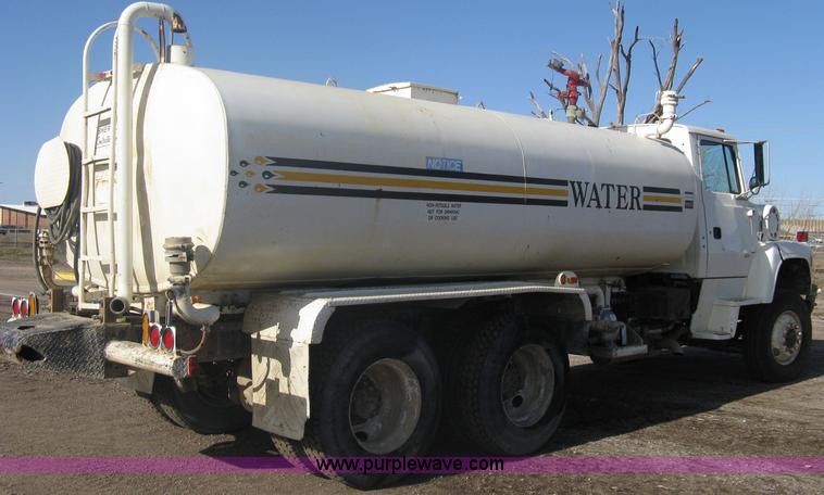 image for item A6080 1991 Ford LNT8000 water truck