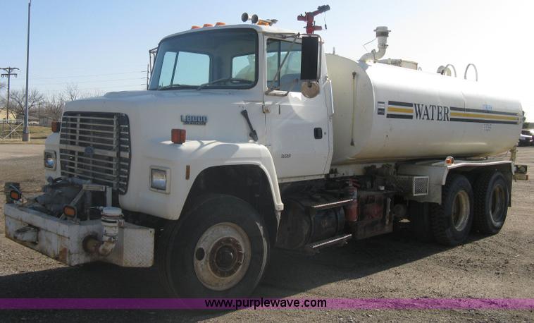 image for item A6080 1991 Ford LNT8000 water truck