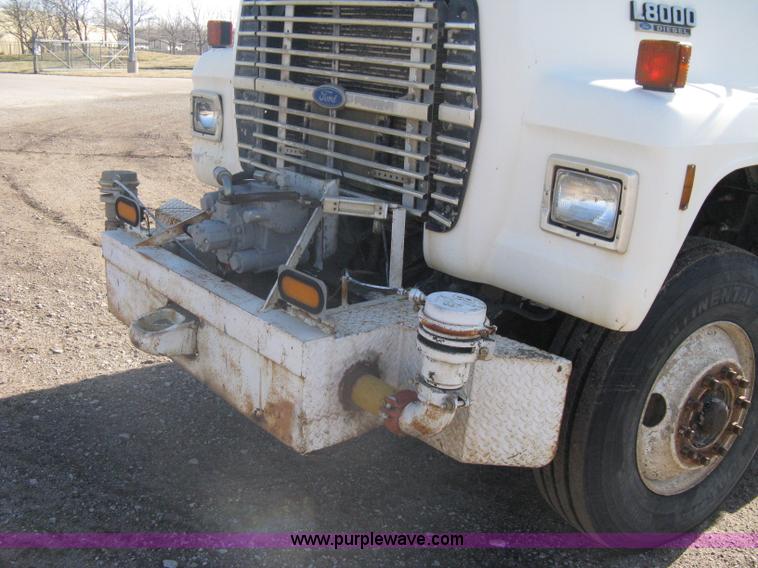 image for item A6080 1991 Ford LNT8000 water truck