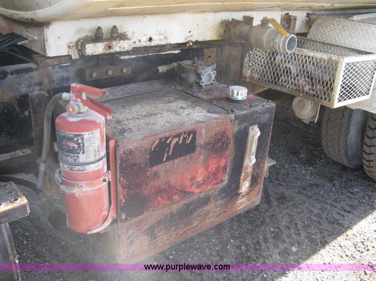 image for item A6080 1991 Ford LNT8000 water truck