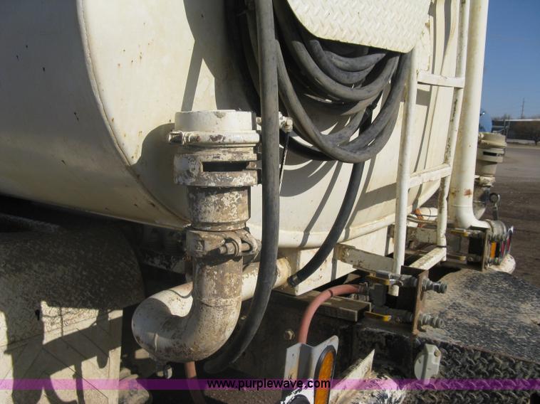 image for item A6080 1991 Ford LNT8000 water truck