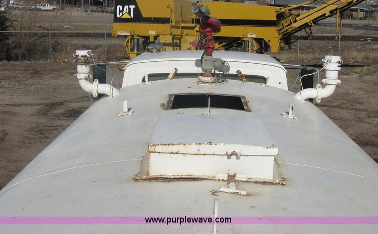 image for item A6080 1991 Ford LNT8000 water truck