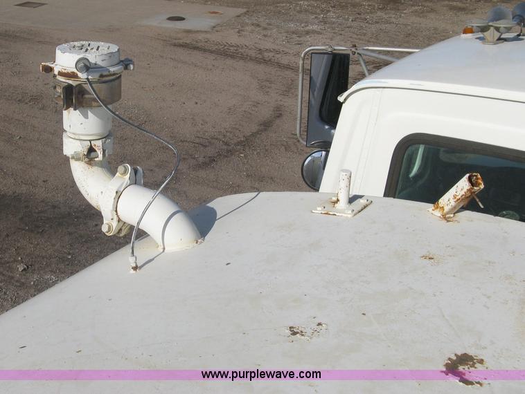 image for item A6080 1991 Ford LNT8000 water truck