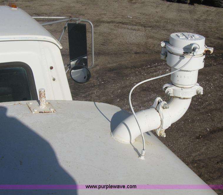 image for item A6080 1991 Ford LNT8000 water truck