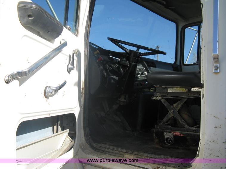 image for item A6080 1991 Ford LNT8000 water truck