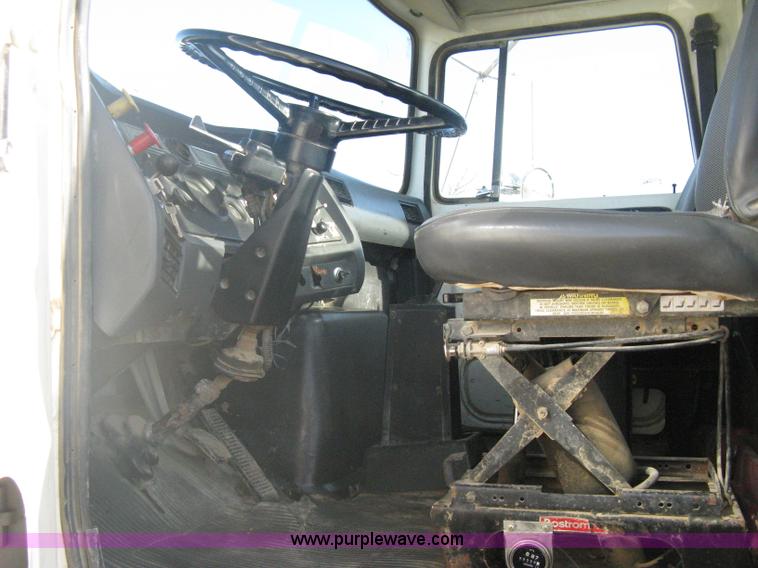 image for item A6080 1991 Ford LNT8000 water truck