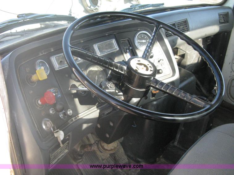 image for item A6080 1991 Ford LNT8000 water truck