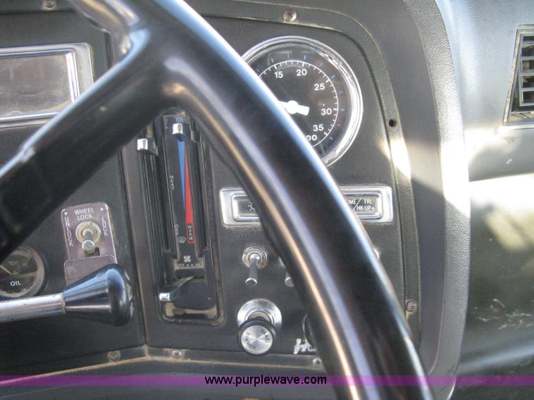 image for item A6080 1991 Ford LNT8000 water truck