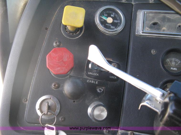 image for item A6080 1991 Ford LNT8000 water truck