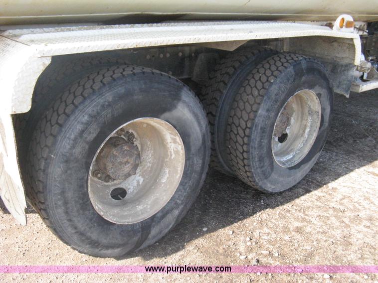 image for item A6080 1991 Ford LNT8000 water truck