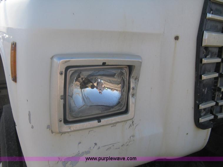 image for item A6080 1991 Ford LNT8000 water truck