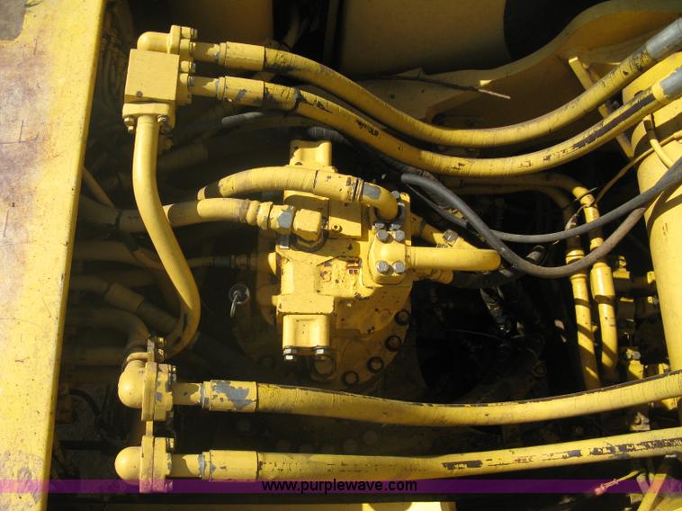 image for item A6085 2000 Komatsu PC300LC-6LE excavator