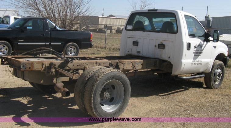 image for item A6086 1999 Ford F550 Super Duty truck cab and chassis