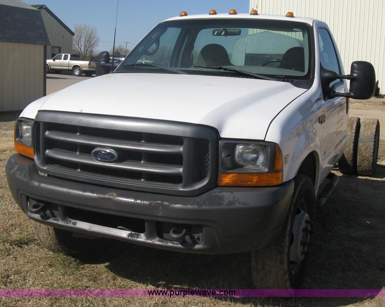 image for item A6086 1999 Ford F550 Super Duty truck cab and chassis