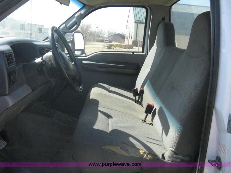 image for item A6086 1999 Ford F550 Super Duty truck cab and chassis