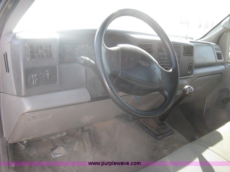 image for item A6086 1999 Ford F550 Super Duty truck cab and chassis