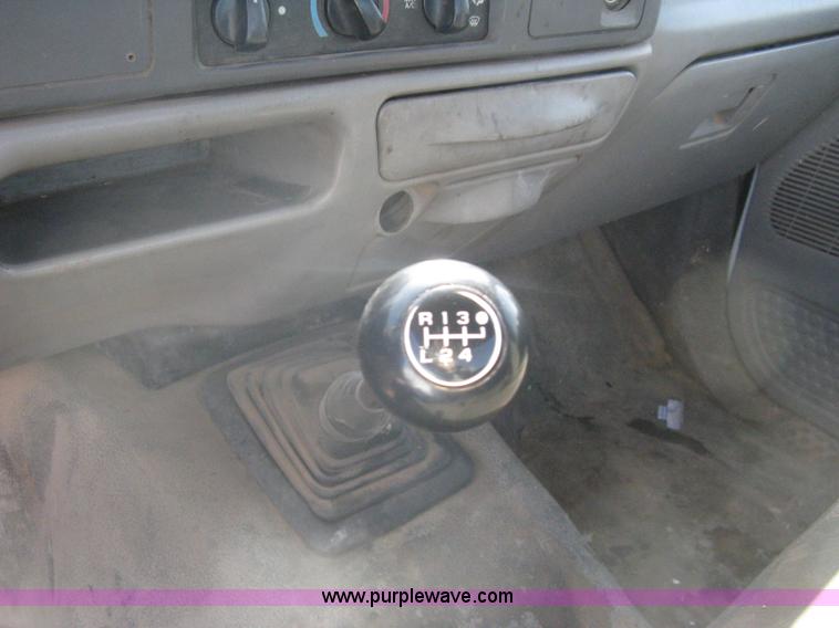 image for item A6086 1999 Ford F550 Super Duty truck cab and chassis