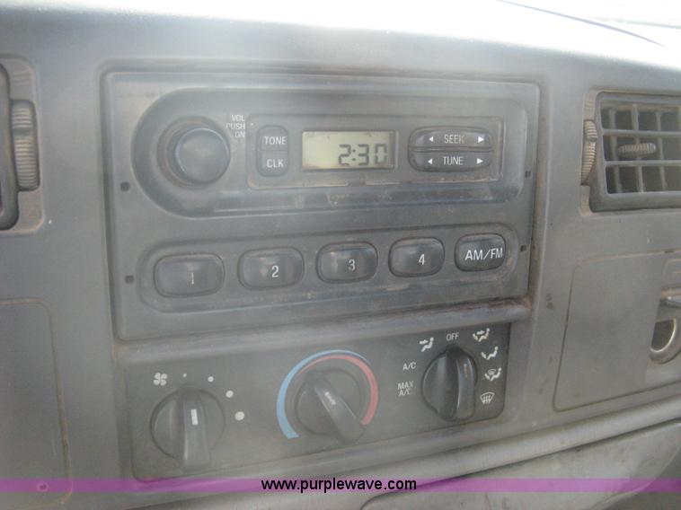 image for item A6086 1999 Ford F550 Super Duty truck cab and chassis