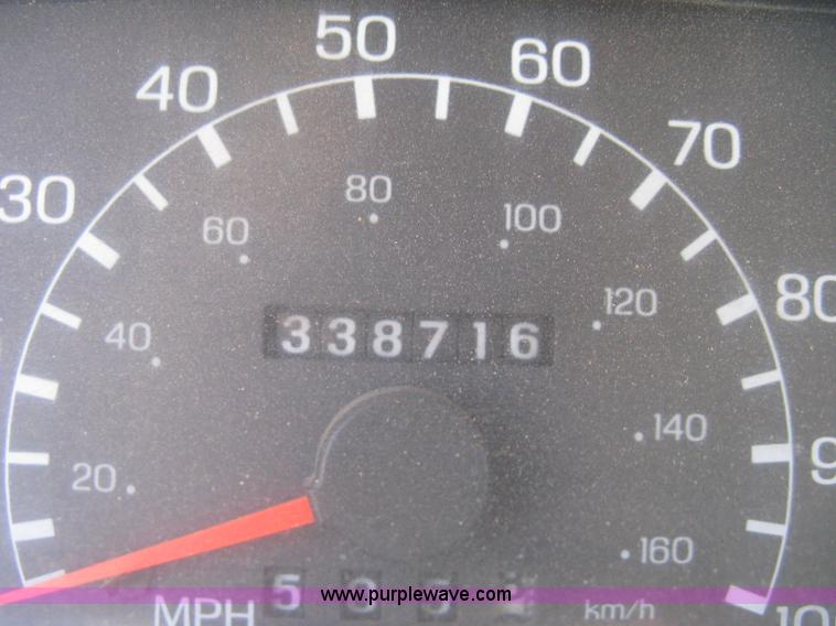 image for item A6086 1999 Ford F550 Super Duty truck cab and chassis