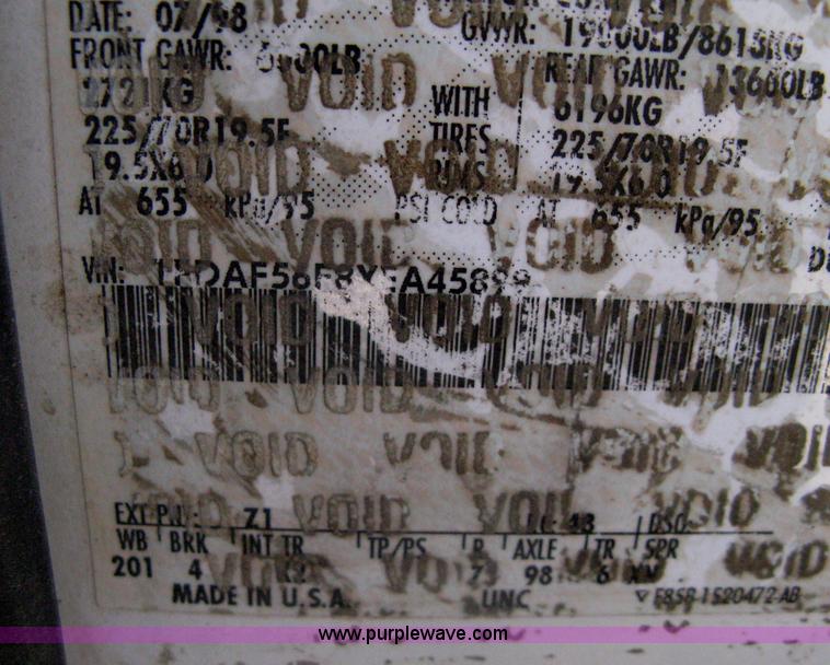 image for item A6086 1999 Ford F550 Super Duty truck cab and chassis