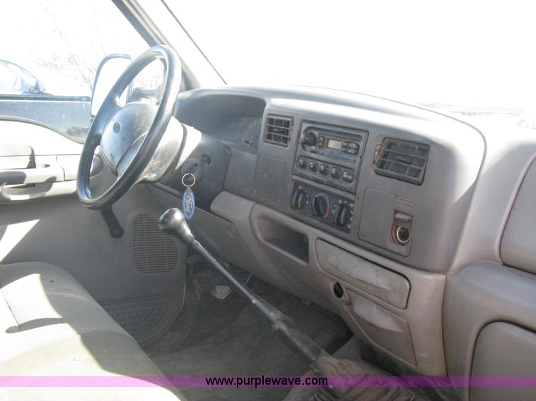 image for item A6086 1999 Ford F550 Super Duty truck cab and chassis