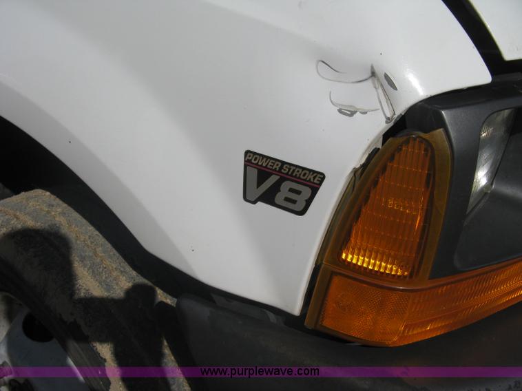 image for item A6086 1999 Ford F550 Super Duty truck cab and chassis