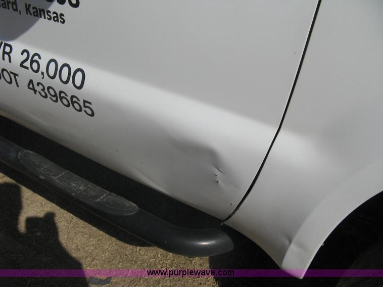 image for item A6086 1999 Ford F550 Super Duty truck cab and chassis