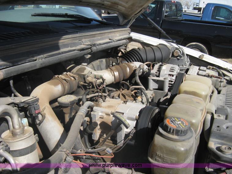 image for item A6086 1999 Ford F550 Super Duty truck cab and chassis