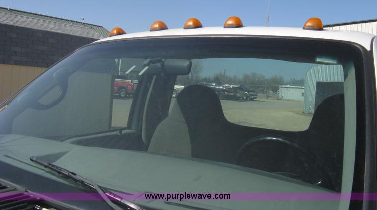 image for item A6086 1999 Ford F550 Super Duty truck cab and chassis