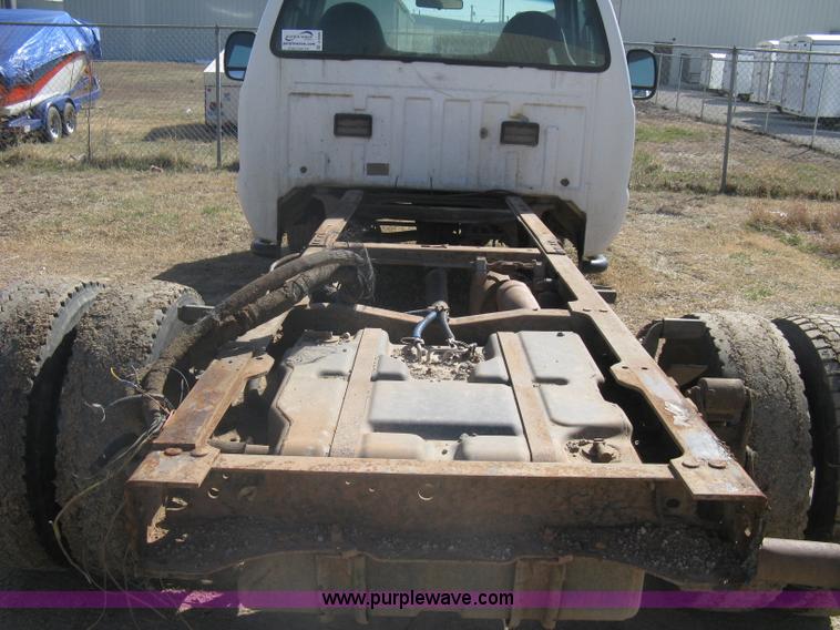 image for item A6086 1999 Ford F550 Super Duty truck cab and chassis