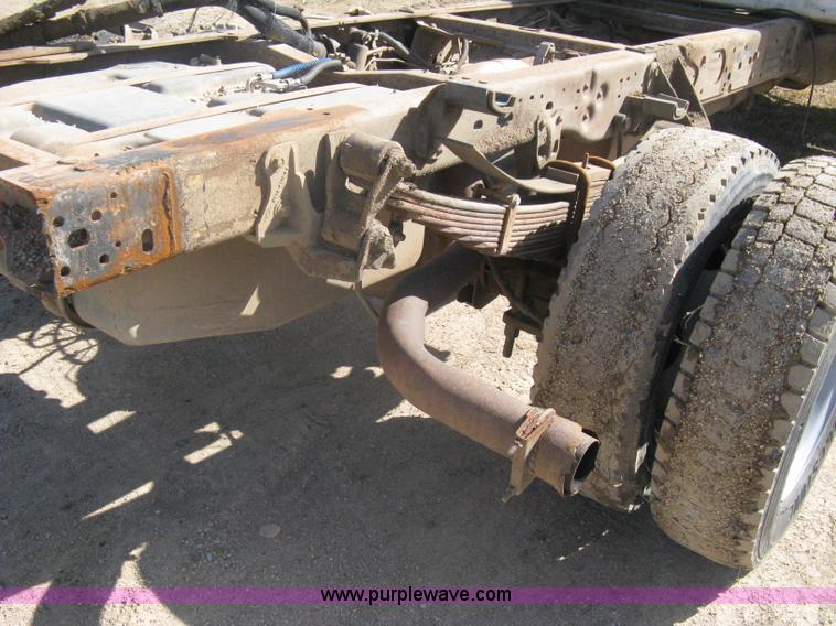 image for item A6086 1999 Ford F550 Super Duty truck cab and chassis