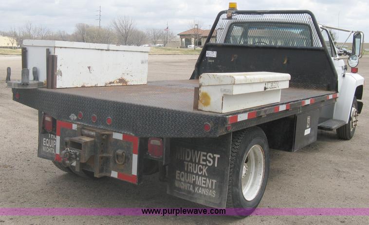 image for item A6096 1994 Ford F700 flatbed truck
