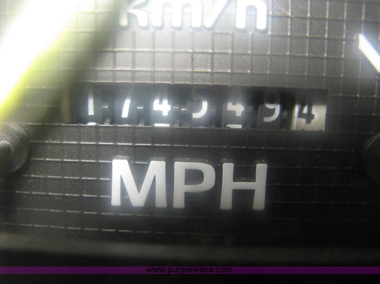 image for item A6096 1994 Ford F700 flatbed truck